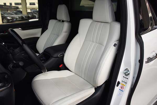 Lexus LM300